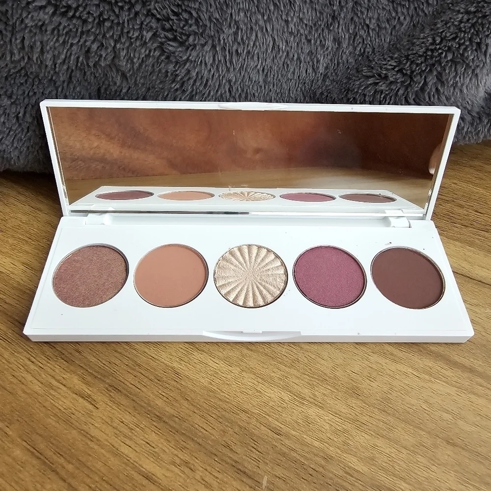 OFRA Signature Eyeshadow Palette in SYMPHONY